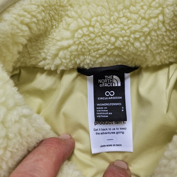 The North Face Women's Light Yellow Puffer Jacket - Picture 3 of 6